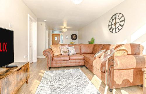 Spacious 4 Bed House in Exhall, Sleeps 7 - Foto 3