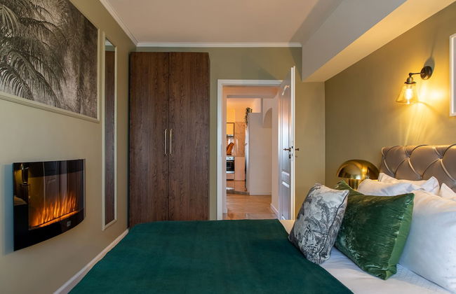 Views of Palace of the Parliament 2BR Jungle Theme - Foto 11