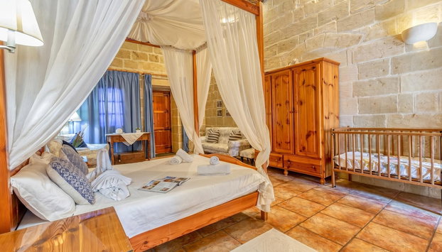 Ta'leli Pool Farmhouse in Gozo - Photo 5, Room
