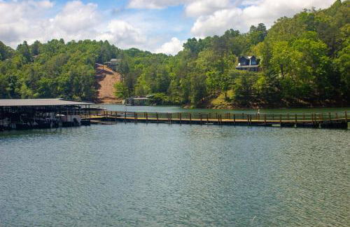 Game Room and 3-Story Deck at Lake Hiwassee Hideaway - Foto 35