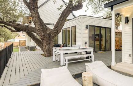 6BDR Luxe Pool Retreat • City Views Ping Pong Foosball Guest House Henley - Foto 9