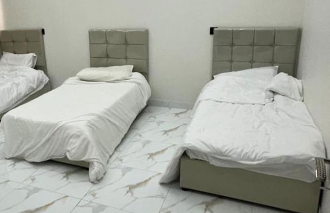 Chalet - Sleeps 9 & Free Parking - Foto 2