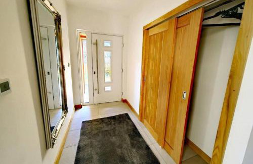 4 Bed Villa Sleeps 8 -private Terrace-free Parking - Foto 59