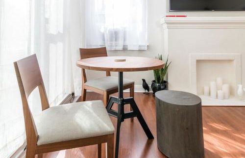 Sunny Boho Chic West Hollywood Flat! - Photo 18