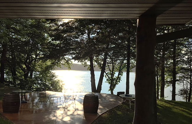 Lakefront Hideaway - Foto 32