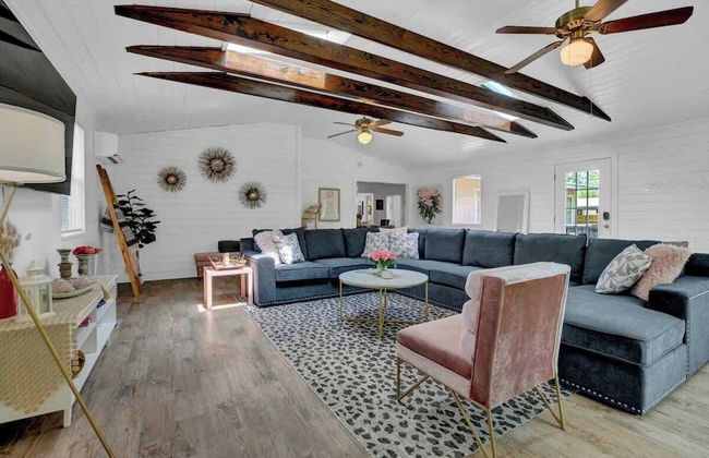 Willkommen to Pink Haus 1 Mile to Main Street! - Foto 22