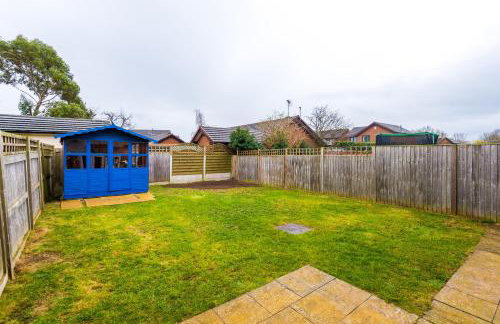 Relaxing 3 Bedroom Chester Home with garden - Photo 34