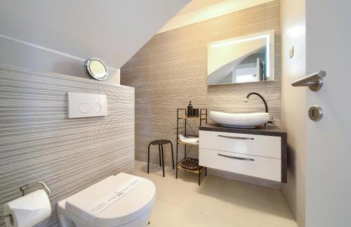 VILLA SOLIS LACUS modernes Apartment - privater beheizbarer Pool- Klimaanlage - private Parkplätze - Foto 7