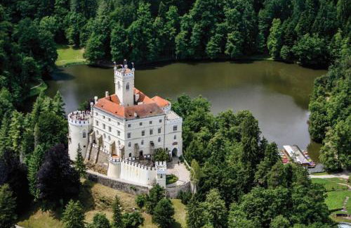 Old house by the stream - Photo 44