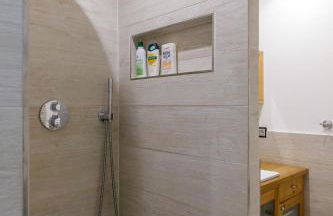 Grand Studio neuf face port et plage, parking privé - Foto 18