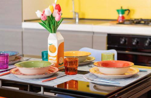 Black & White or Pop Art - Design Apartments with Parking & WiFi - Photo 37