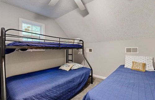 1 Mi to Pickwick Lake! Tranquil Wooded Cabin - Foto 14