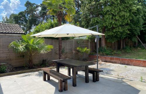 6 Bedroom Bungalow Ascot Racecourse LegoLand Windsor Castle 75" TV - Foto 32