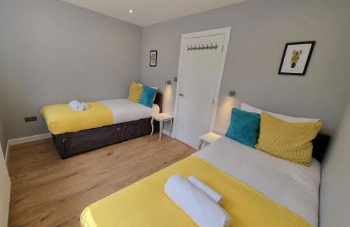 Crown Meadow - 4 Bedroom House - Heathrow - ExcellentStays - Photo 9