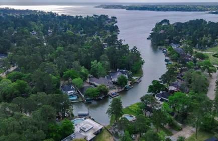 Best of Lake Conroe - Sleeps 16 - Lakefront Memories - Photo 6