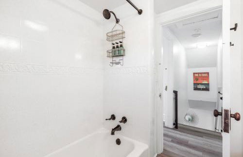 Logan's House Stylish Family Home near Downtown with EV - Foto 27