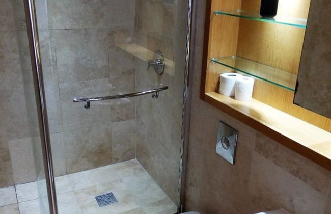 Stylish Quayside Apartment - Photo 14