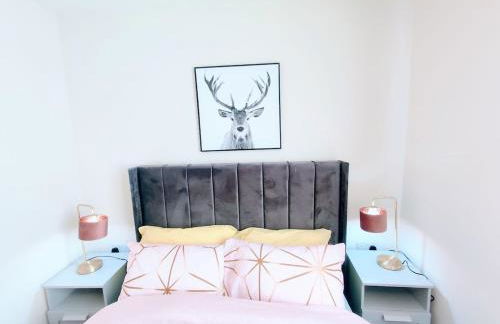 Crystal House Flat 3 - free private parking - metro - Foto 13