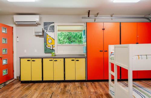 All the Waters Retro Home on Lake Michigan- Your Own PRIVATE BEACH - Foto 21