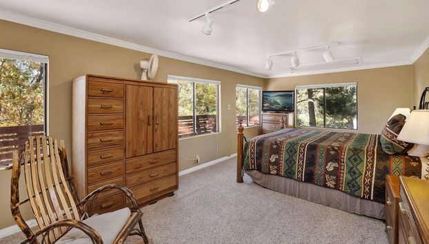 Mountain Hideaway on Maryland by Big Bear Vacations - Foto 4, Habitación