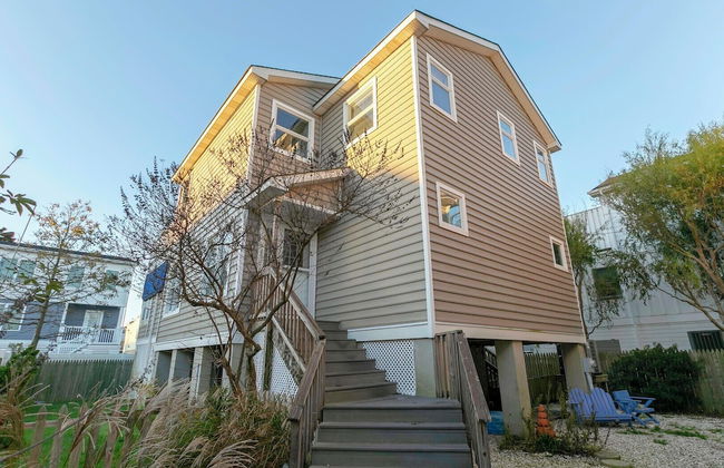 Read Avenue 118 - Photo 1