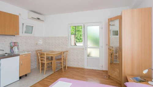 Apartments Bibijana- Superior Studio Apartment with Patio and Sea View APARTMAN 4 - Foto 2