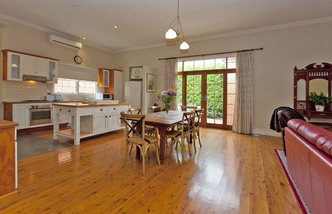 Rose Cottage - Historic Luxury - Photo 8