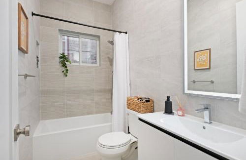 Travelers Dream that's Mins to NYC having Game Room and Parking - Foto 11