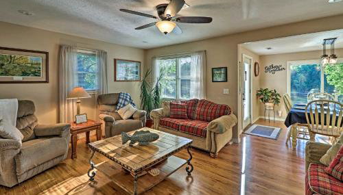 Riverside Hide-A-Way with Patio, BBQ, Fishing Pier - Foto 5