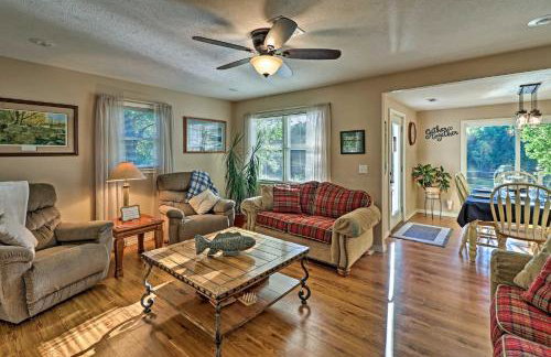 Riverside Hide-A-Way with Patio, BBQ, Fishing Pier - Foto 5