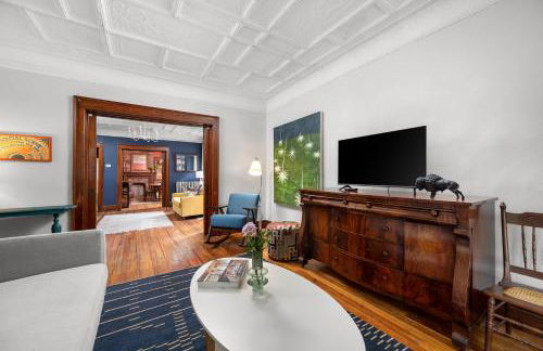 Historic & Spacious 3 Bedroom Family Gem on Peaceful Street - Foto 17