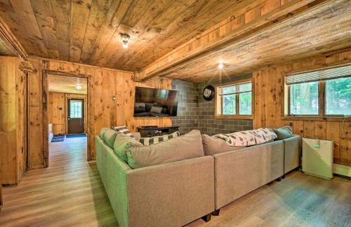 Wilmington Chalet with Hot Tub Less Than 8 Mi to Mount Snow! - Foto 6