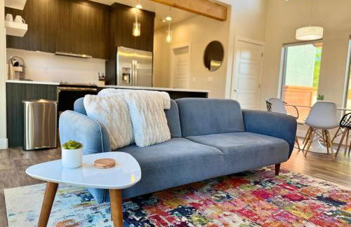 Timber & Tin H 2Bed 2Bath w Pool & Rooftop Deck - Foto 27