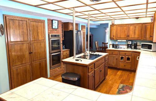 NEW! The Lighthouse - Cute, Large, and Lakefront! - Foto 47