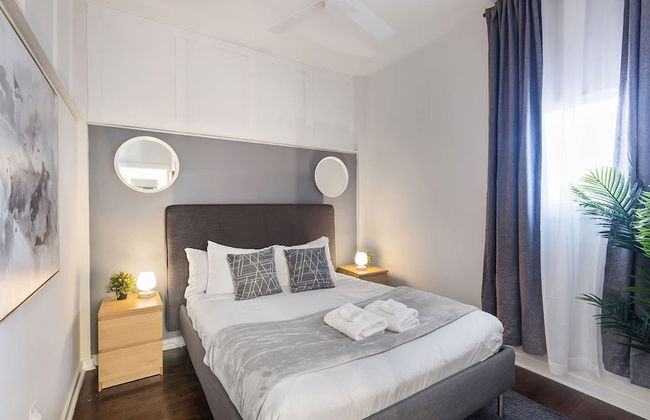 Spacious 2BD With Private Balcony and Free Parking 2 - Foto 14