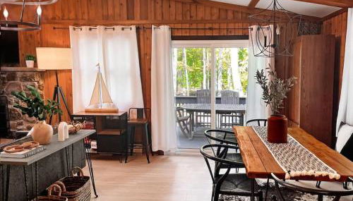 Stylish and Cozy Cabin, Walking Distance to Big Bass Lake - Foto 4