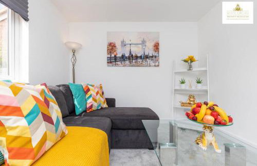 Contractors 3 Bed 2Bath House Free Off Street Parking for 2 Cars WiFi Stevenage Self Catering Sleeps 5 Guests By White Orchid Property Relocation - Foto 12