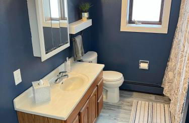 Entire level just off Interstate, free breakfast - Foto 10