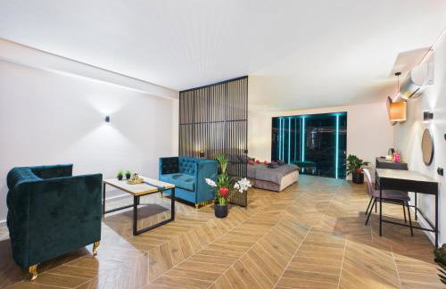 Jacuzzi LoveAparts Marki Romantic Getaway - Photo 35