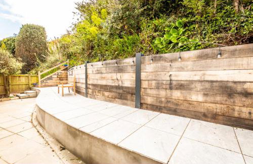 4 Bed Retreat with Balcony & Estuary views - Photo 55