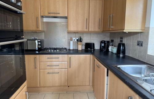 Weekend availability - 3 Bedroom House - Free Parking - Ideal for Families and Groups - Foto 6