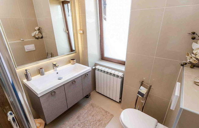 Modern Comfort With Shared Pool & Lush Green Surroundings in Kastav - Foto 34