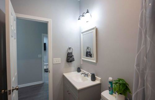 4 Min to Downtown - 11 to Elon - Washer and Dryer - Foto 29