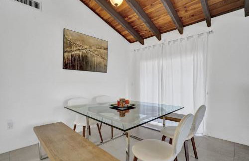 Central Stunning Villa with Heated Pool Cabana - Foto 14