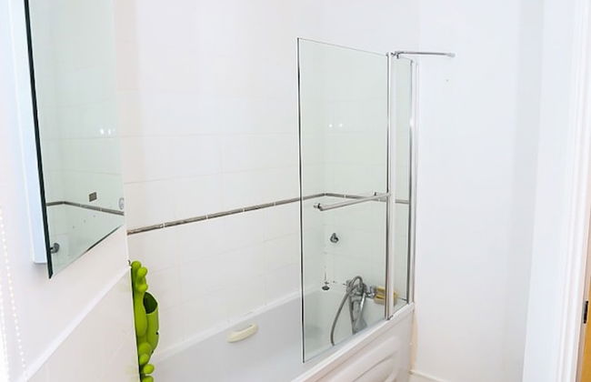 Modern 2 Bedroom Apartment - Foto 26