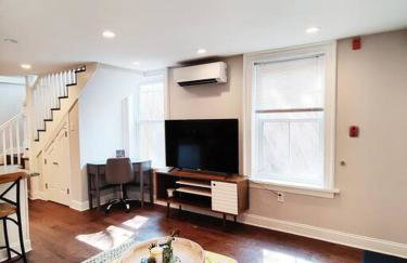Charming 1BDR In Central Rittenhouse Square With Patio Hosted by StayRafa - Foto 2