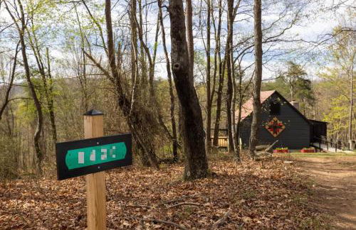 Cabin w Fireplace Fire Pit Grill & Games - Foto 43