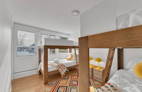 Fire and Fun Luxe Stay w Pool Hot Tub and Game Room - Foto 16