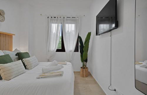 Elegance and luxury with a pool in Miraflores Golf - CASA GOLF RIVIERA PARK 3 2 E - Photo 15