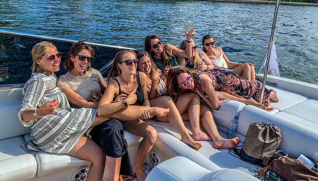 Yacht Tour in Frankfurt for up to 12 Guests - Photo 2